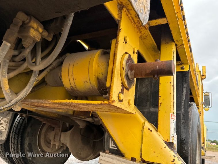 image for item NL9871 1995 Ford F700 digger derrick truck