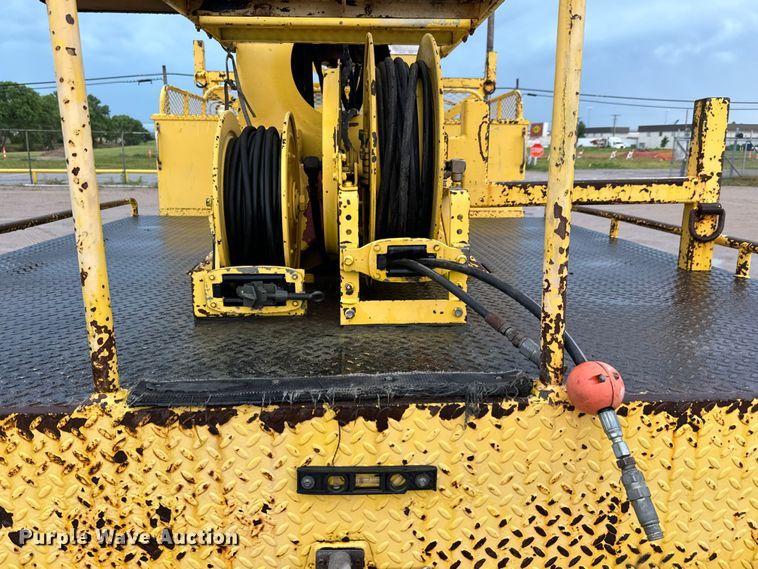 image for item NL9871 1995 Ford F700 digger derrick truck