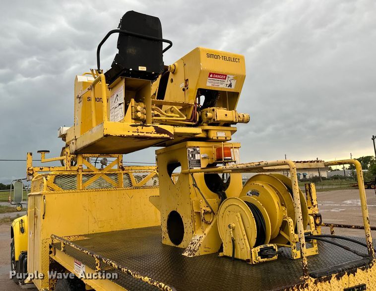 image for item NL9871 1995 Ford F700 digger derrick truck