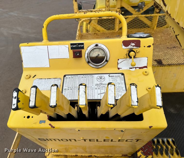 image for item NL9871 1995 Ford F700 digger derrick truck