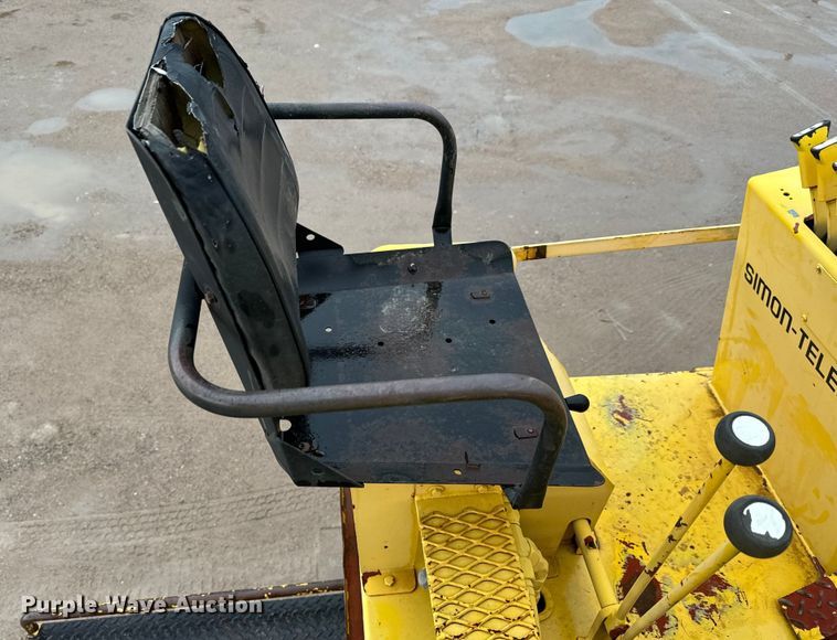 image for item NL9871 1995 Ford F700 digger derrick truck