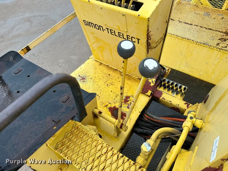 image for item NL9871 1995 Ford F700 digger derrick truck