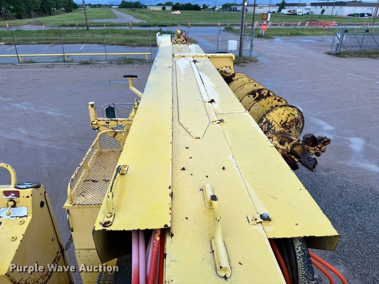 image for item NL9871 1995 Ford F700 digger derrick truck