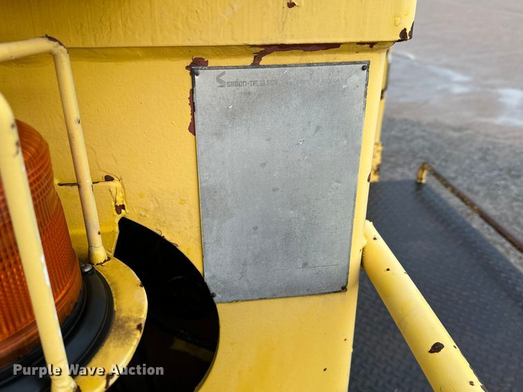 image for item NL9871 1995 Ford F700 digger derrick truck