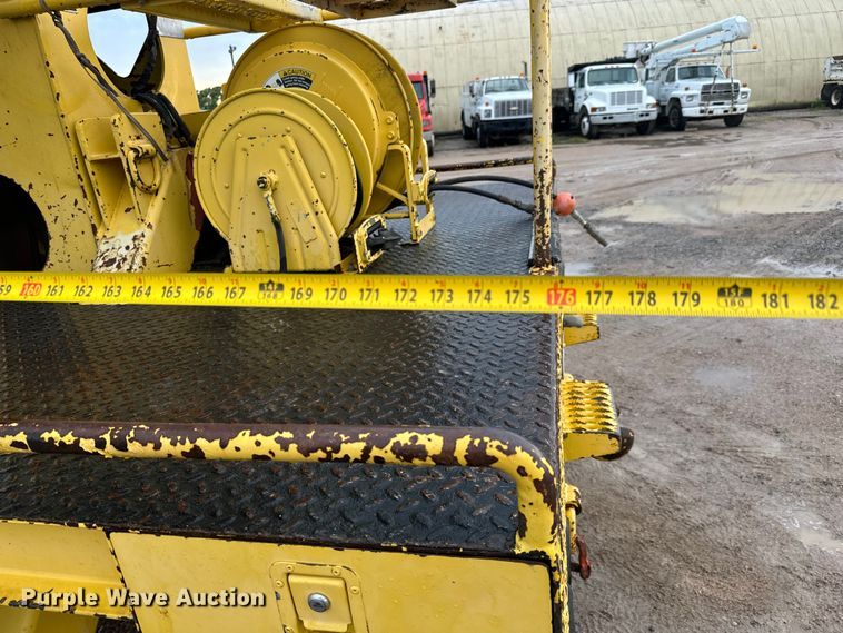 image for item NL9871 1995 Ford F700 digger derrick truck