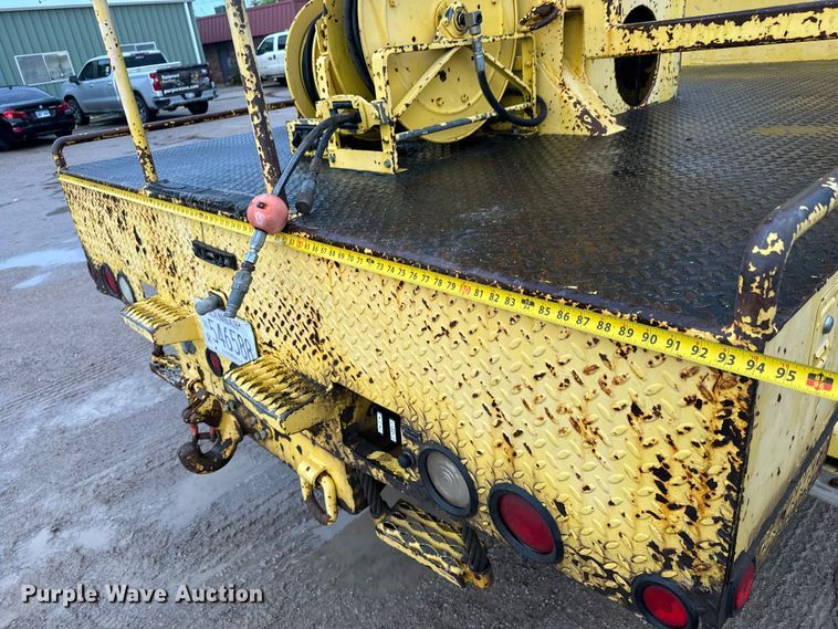 image for item NL9871 1995 Ford F700 digger derrick truck