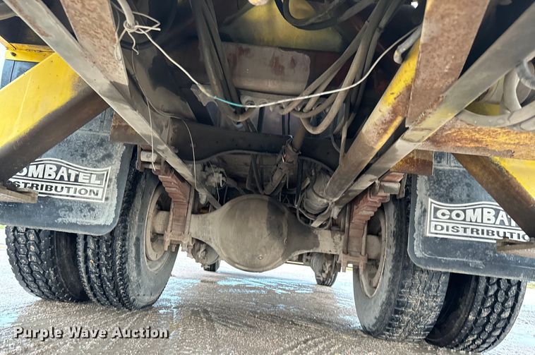 image for item NL9871 1995 Ford F700 digger derrick truck