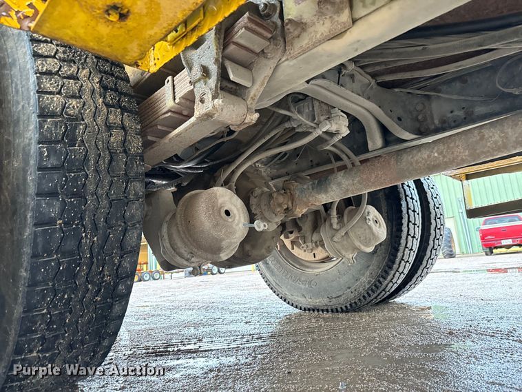 image for item NL9871 1995 Ford F700 digger derrick truck