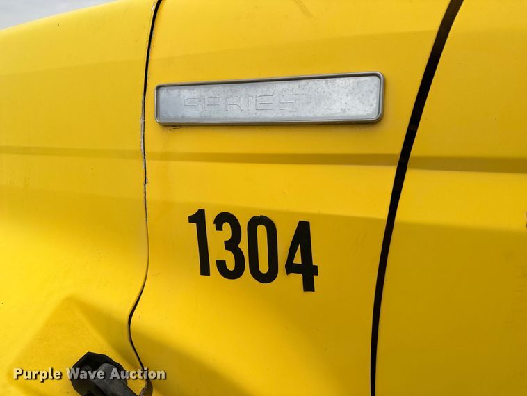 image for item NL9871 1995 Ford F700 digger derrick truck