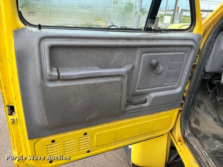 image for item NL9871 1995 Ford F700 digger derrick truck