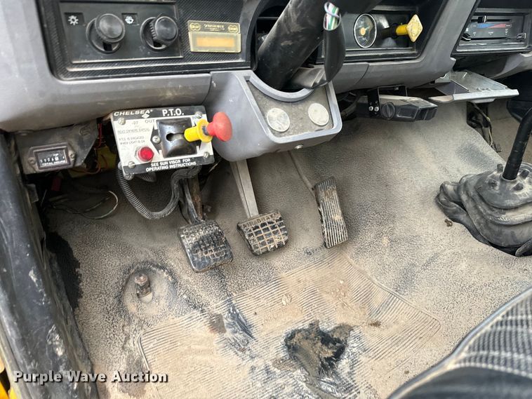 image for item NL9871 1995 Ford F700 digger derrick truck