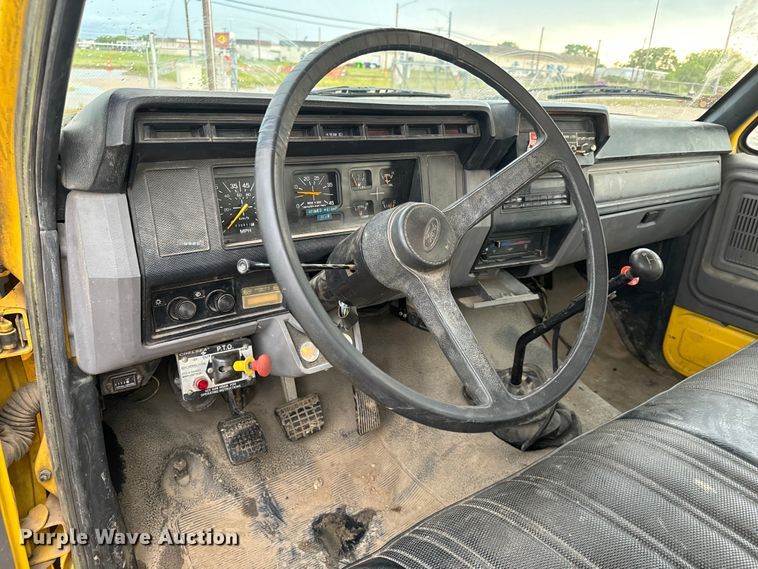 image for item NL9871 1995 Ford F700 digger derrick truck