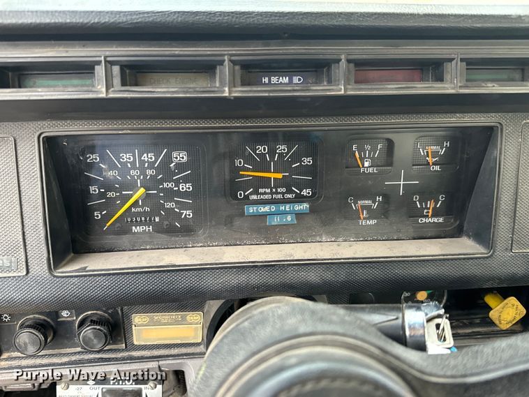 image for item NL9871 1995 Ford F700 digger derrick truck