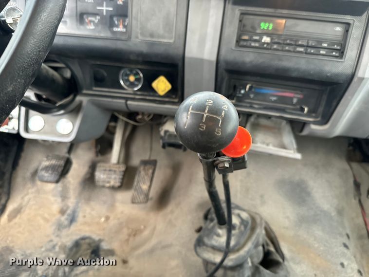 image for item NL9871 1995 Ford F700 digger derrick truck