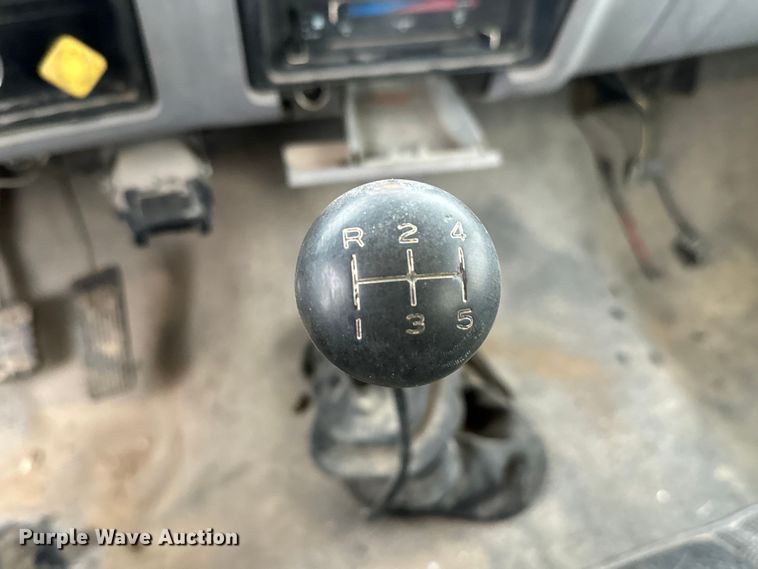 image for item NL9871 1995 Ford F700 digger derrick truck