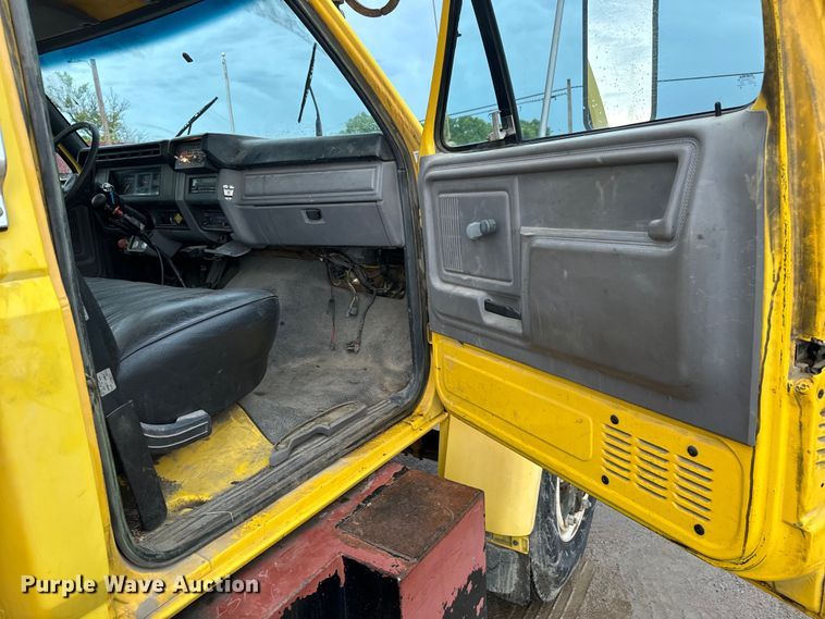 image for item NL9871 1995 Ford F700 digger derrick truck