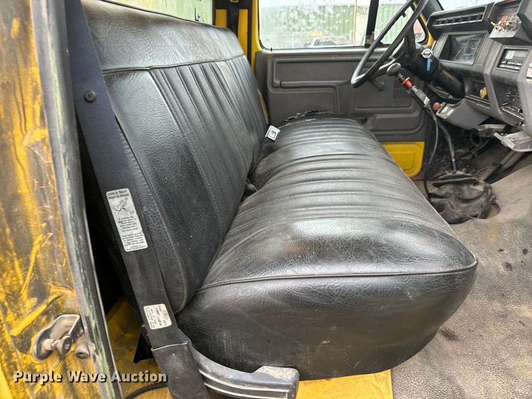 image for item NL9871 1995 Ford F700 digger derrick truck