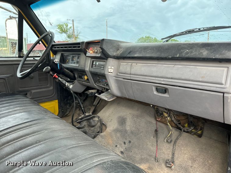 image for item NL9871 1995 Ford F700 digger derrick truck