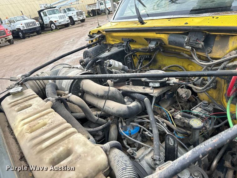 image for item NL9871 1995 Ford F700 digger derrick truck