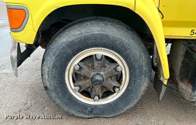 image for item NL9871 1995 Ford F700 digger derrick truck