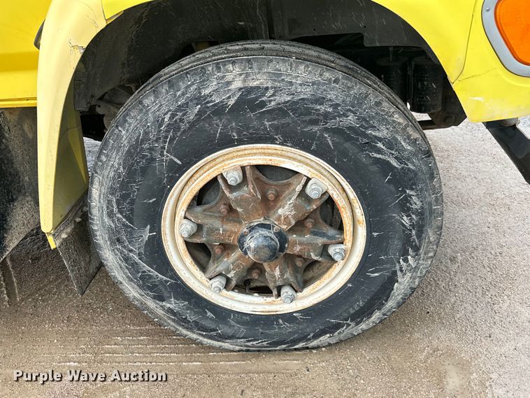 image for item NL9871 1995 Ford F700 digger derrick truck