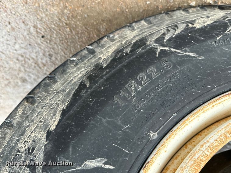 image for item NL9871 1995 Ford F700 digger derrick truck