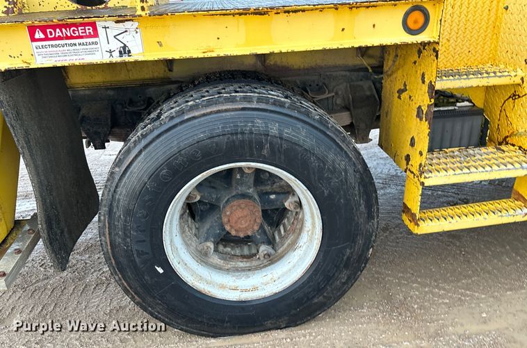 image for item NL9871 1995 Ford F700 digger derrick truck