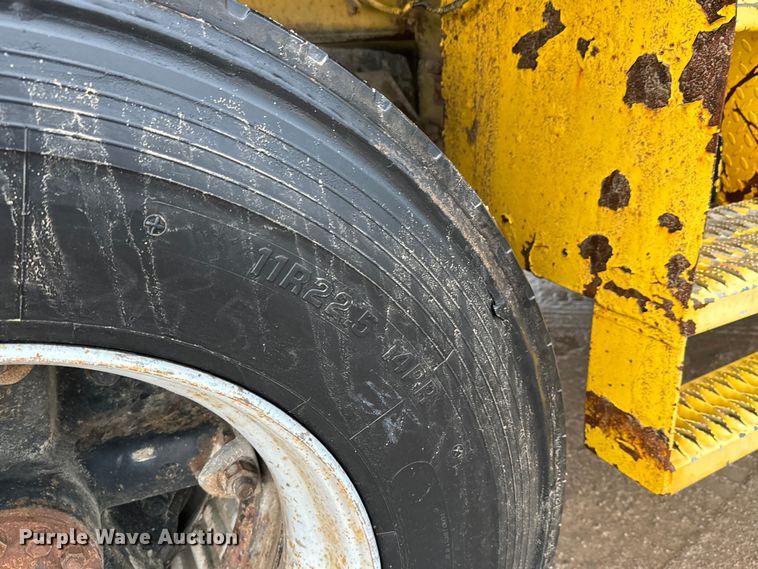 image for item NL9871 1995 Ford F700 digger derrick truck