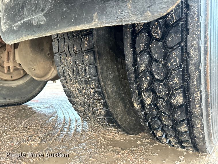 image for item NL9871 1995 Ford F700 digger derrick truck