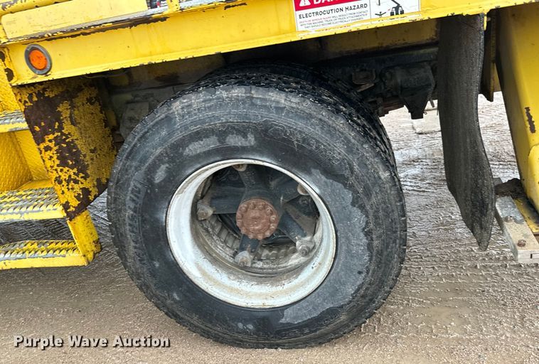 image for item NL9871 1995 Ford F700 digger derrick truck