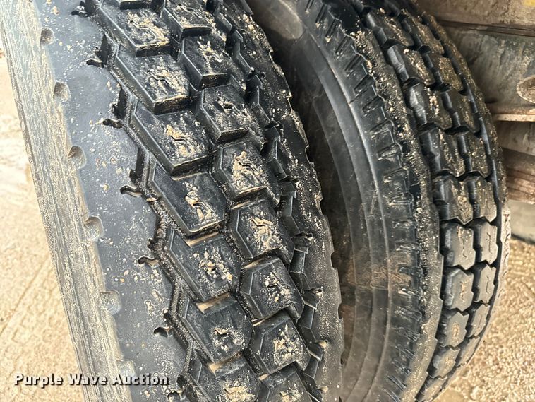 image for item NL9871 1995 Ford F700 digger derrick truck