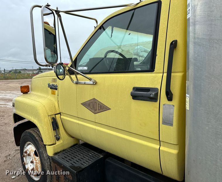 image for item NL9874 1992 GMC TopKick C5500 box truck