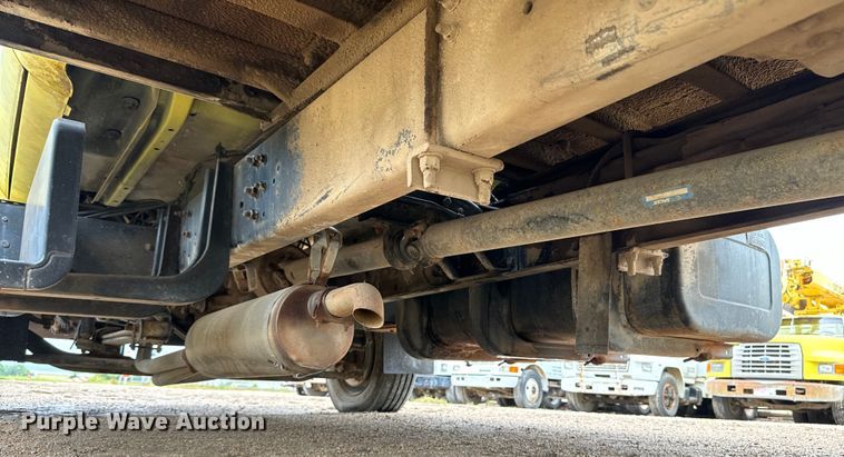 image for item NL9874 1992 GMC TopKick C5500 box truck