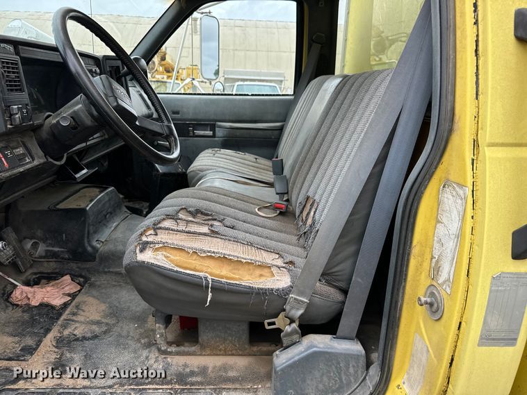 image for item NL9874 1992 GMC TopKick C5500 box truck