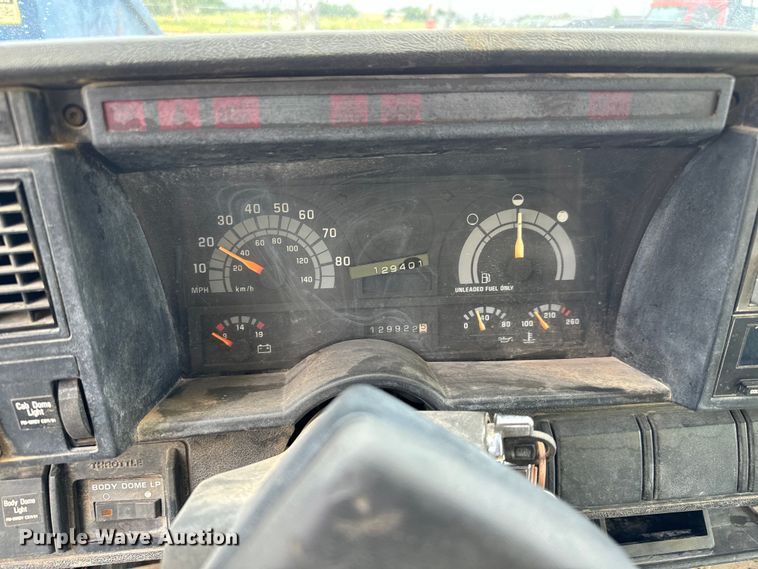 image for item NL9874 1992 GMC TopKick C5500 box truck