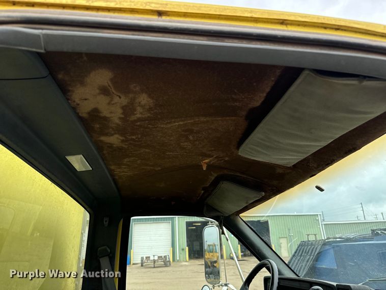 image for item NL9874 1992 GMC TopKick C5500 box truck