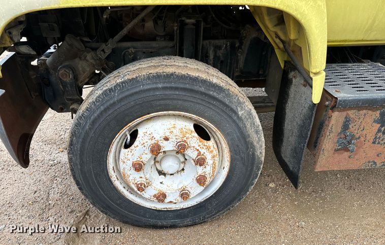 image for item NL9874 1992 GMC TopKick C5500 box truck