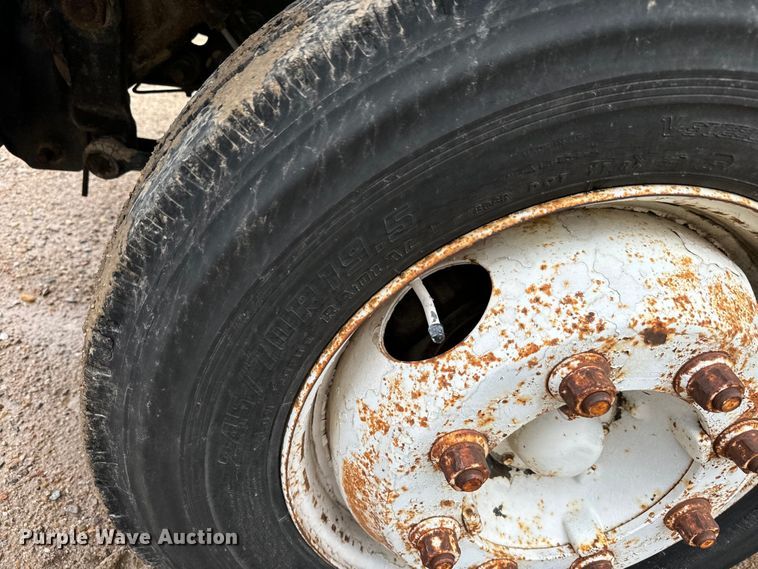 image for item NL9874 1992 GMC TopKick C5500 box truck