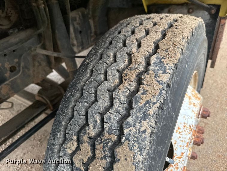 image for item NL9874 1992 GMC TopKick C5500 box truck