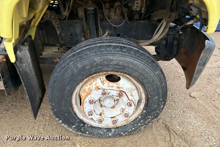 image for item NL9874 1992 GMC TopKick C5500 box truck