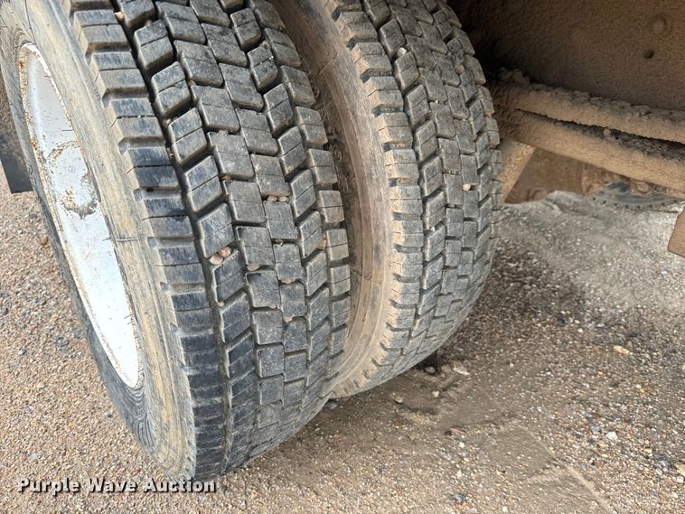 image for item NL9874 1992 GMC TopKick C5500 box truck