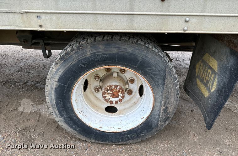 image for item NL9874 1992 GMC TopKick C5500 box truck