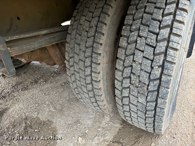 image for item NL9874 1992 GMC TopKick C5500 box truck