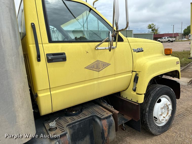 image for item NL9875 1992 GMC TopKick C5500 box truck