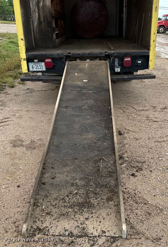 image for item NL9875 1992 GMC TopKick C5500 box truck