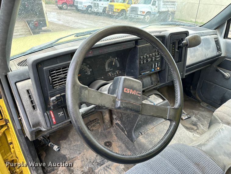 image for item NL9875 1992 GMC TopKick C5500 box truck