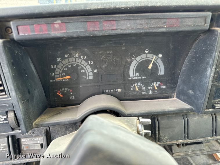 image for item NL9875 1992 GMC TopKick C5500 box truck