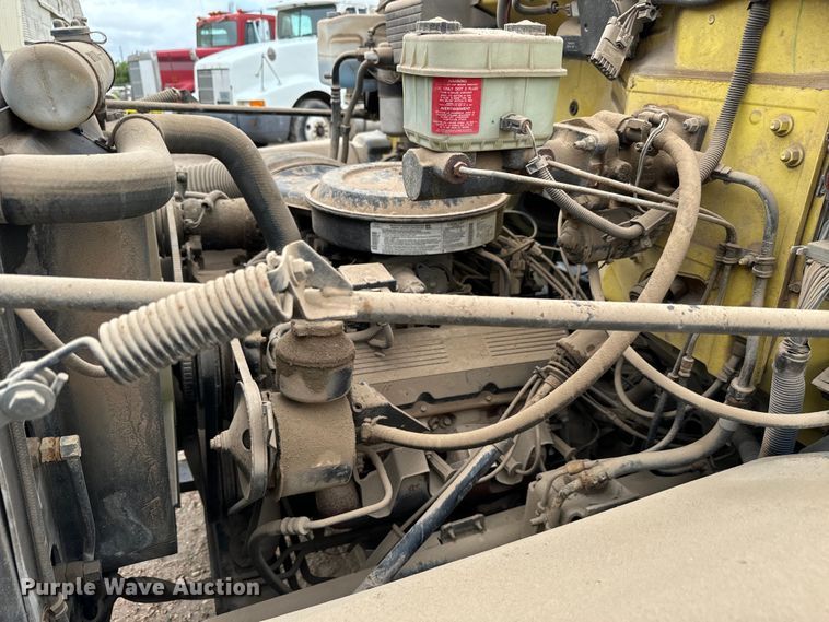 image for item NL9875 1992 GMC TopKick C5500 box truck