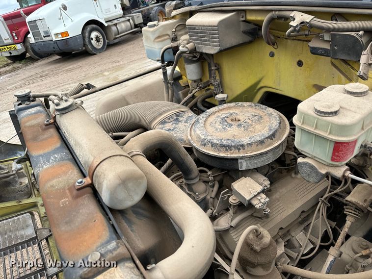 image for item NL9875 1992 GMC TopKick C5500 box truck