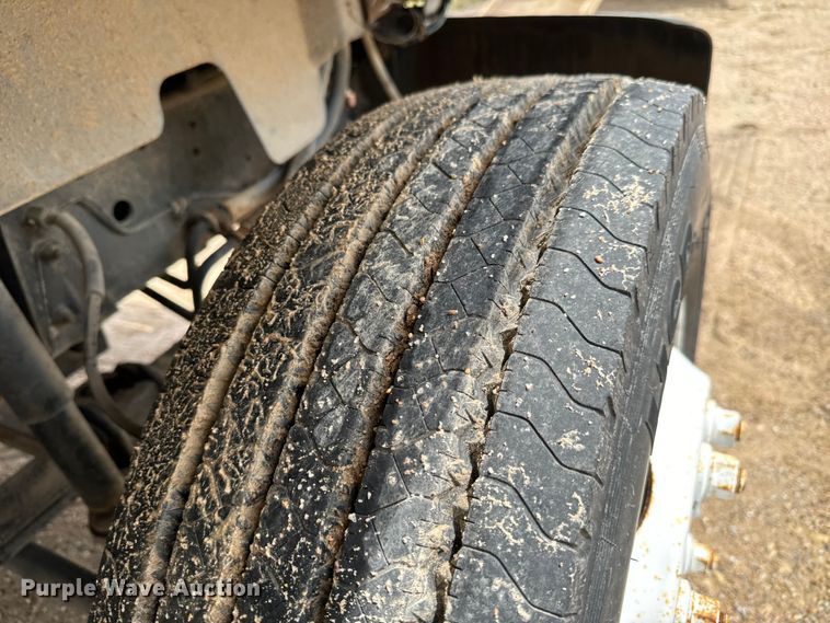 image for item NL9875 1992 GMC TopKick C5500 box truck